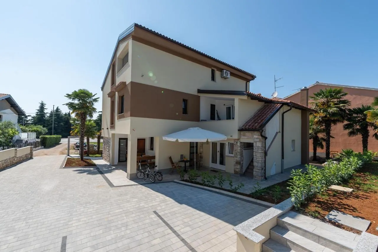Guest house App Sandro With Common Pool Porec