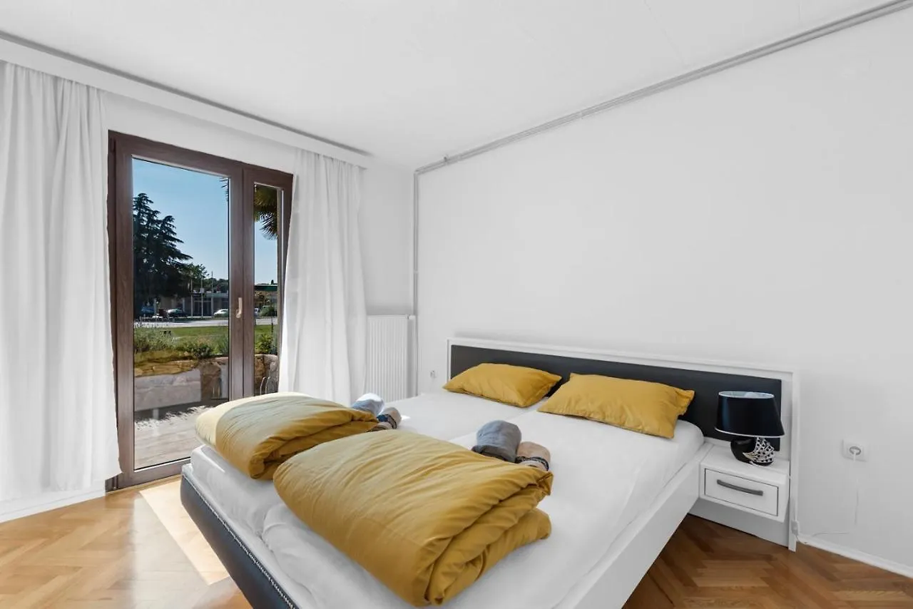 App Sandro With Common Pool Porec Croatia