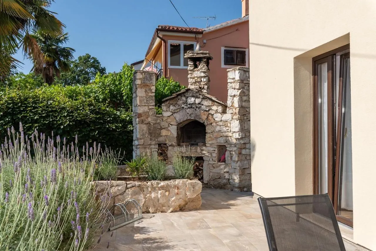 Guest house App Sandro With Common Pool Porec Croatia