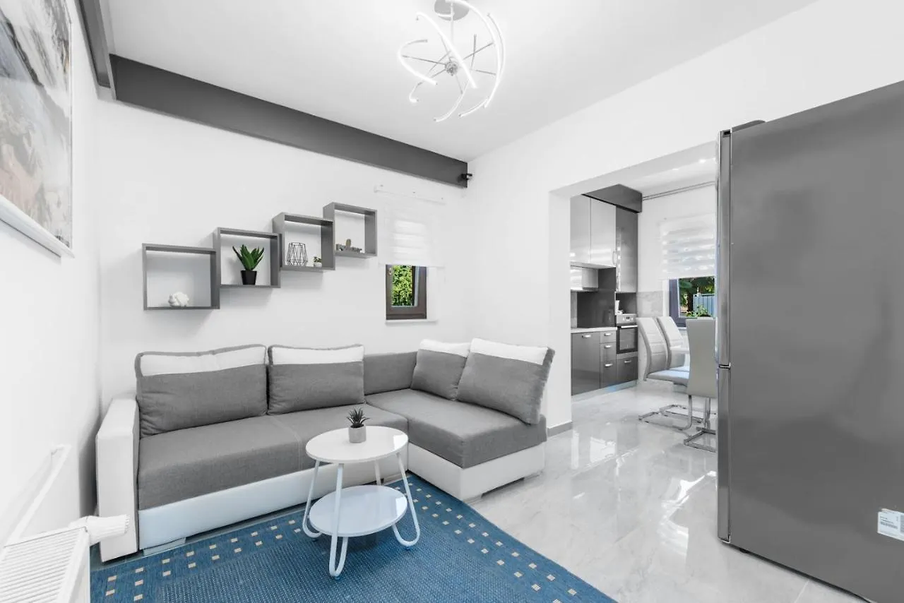 Guest house App Sandro With Common Pool Porec Croatia
