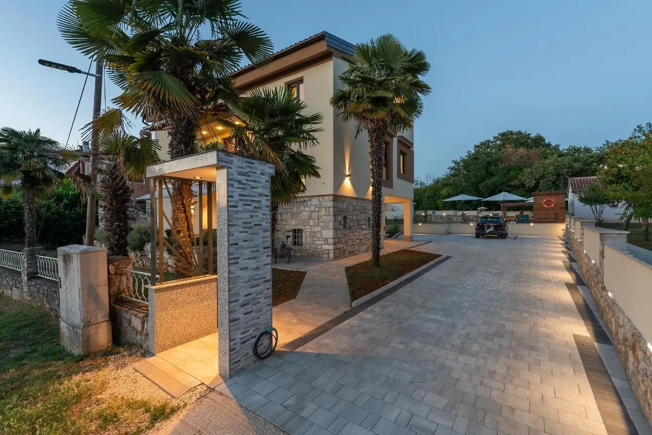 App Sandro With Common Pool Porec Guest house
