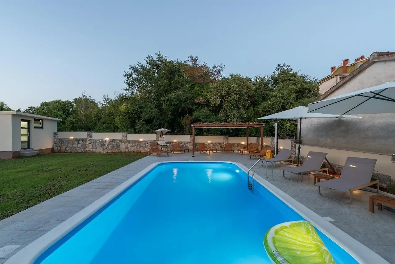 App Sandro With Common Pool Porec Guest house