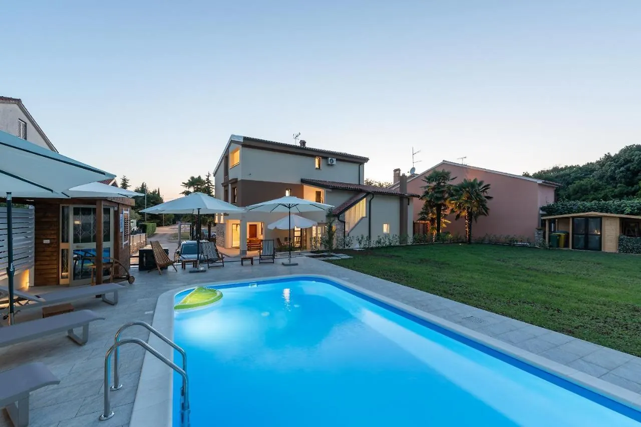 Guest house App Sandro With Common Pool Porec Croatia